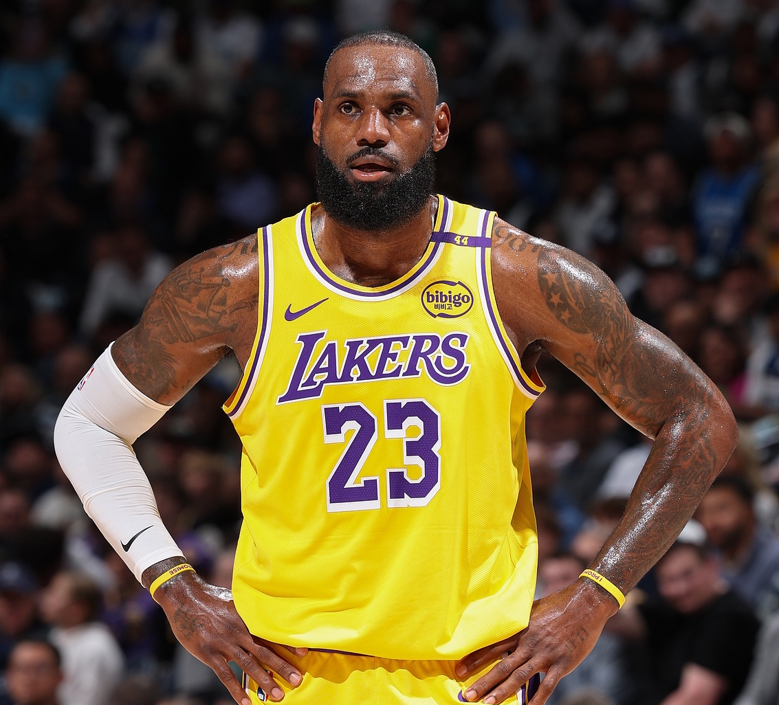 亚博娱乐平台包含詹姆斯在G2比赛中比分优势明显，回归赛场引发热议！的词条